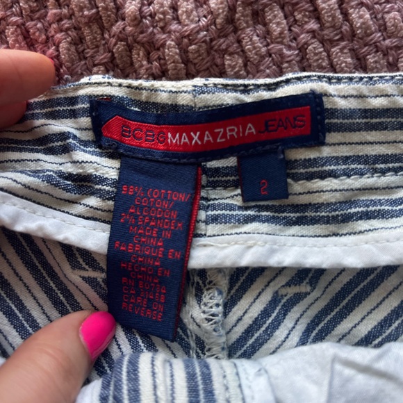 Gorgeous BCBG miniskirt!! With diagonal stripe white + blue pattern - Picture 3 of 3